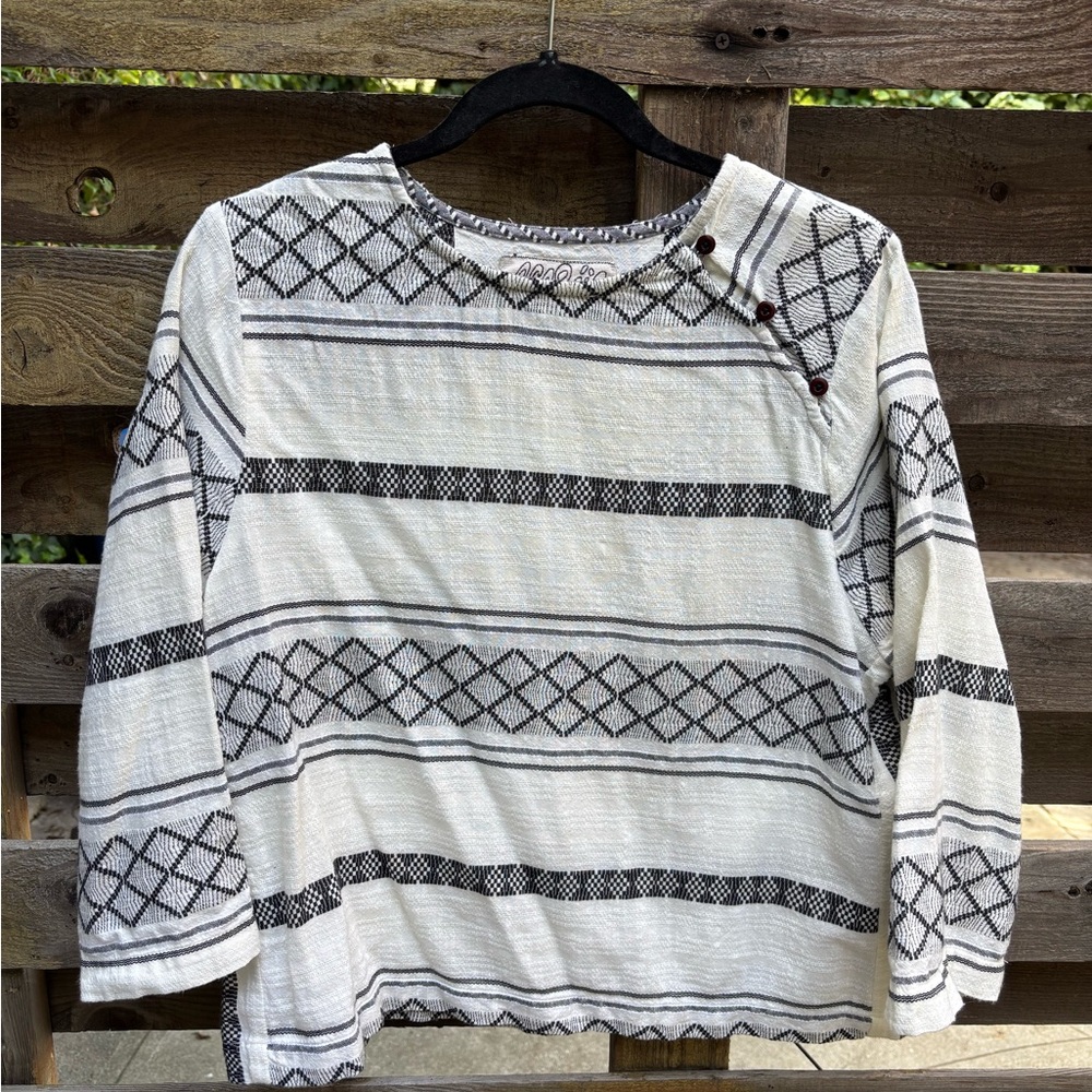Women's Black and White Patterned Top